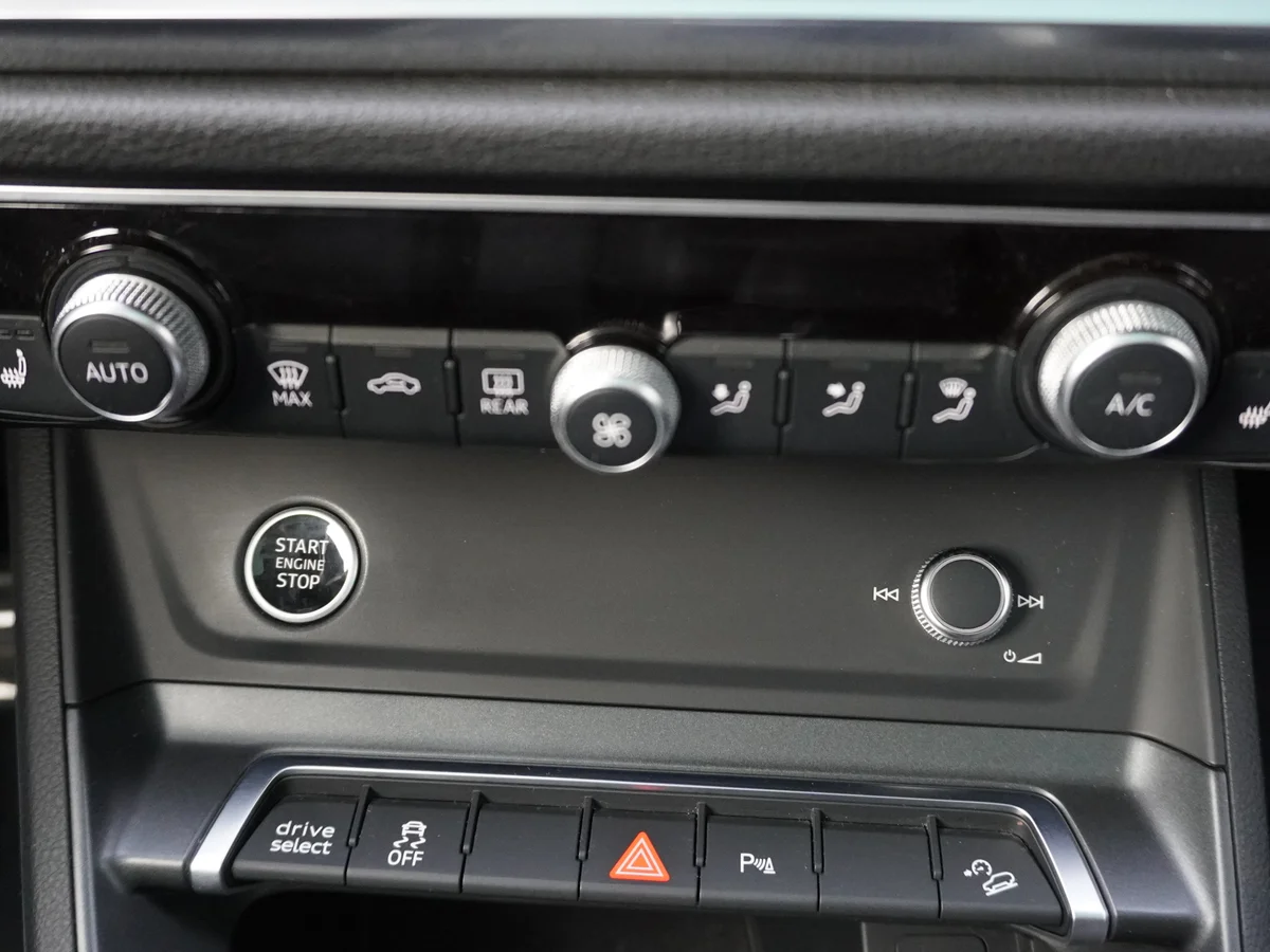 AUDI Q3 35 TFSI Sport AT Año 2023 miniatura 22