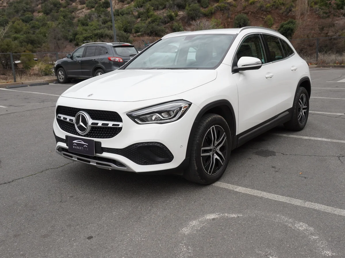 Mercedes Benz GlA 200 año 2022 miniatura 1