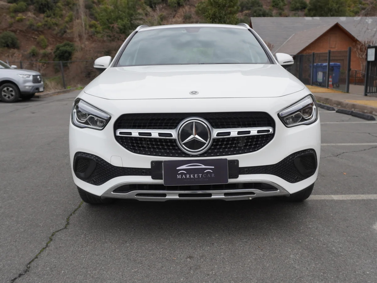 Mercedes Benz GlA 200 año 2022 miniatura 2