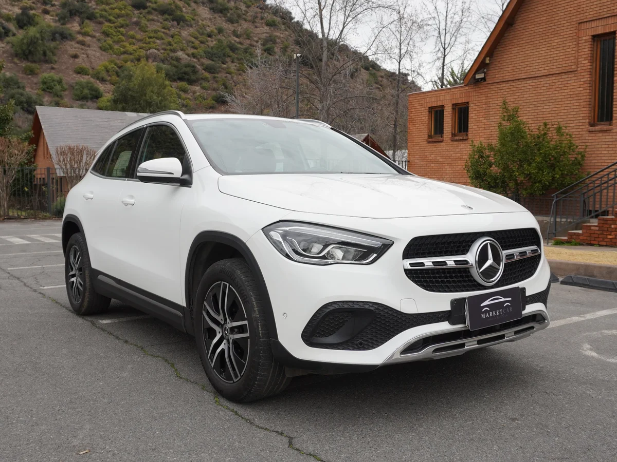 Mercedes Benz GlA 200 año 2022 miniatura 3