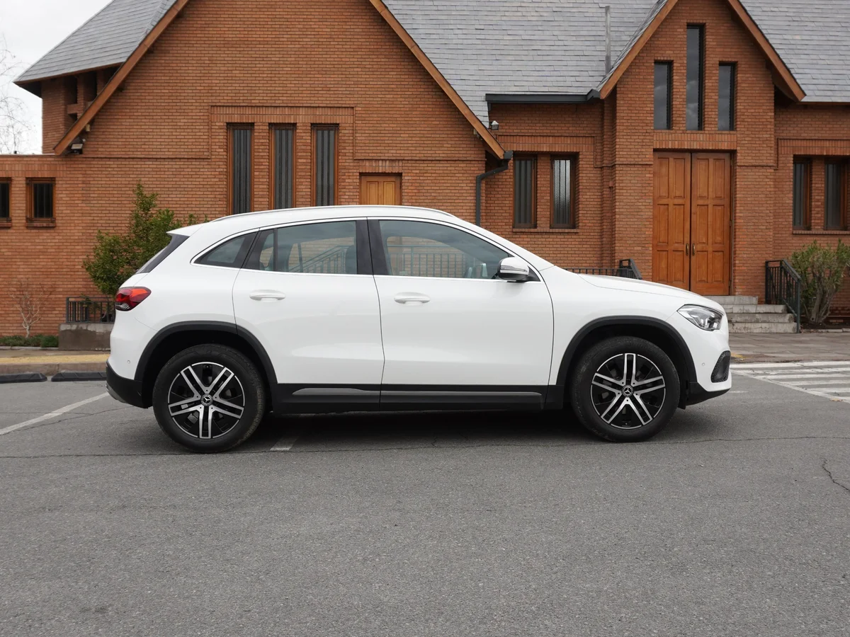 Mercedes Benz GlA 200 año 2022 miniatura 4