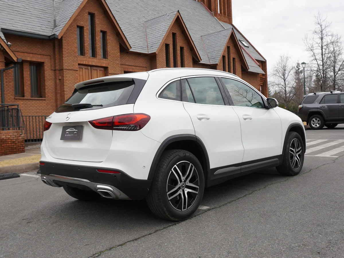 Mercedes Benz GlA 200 año 2022 miniatura 5