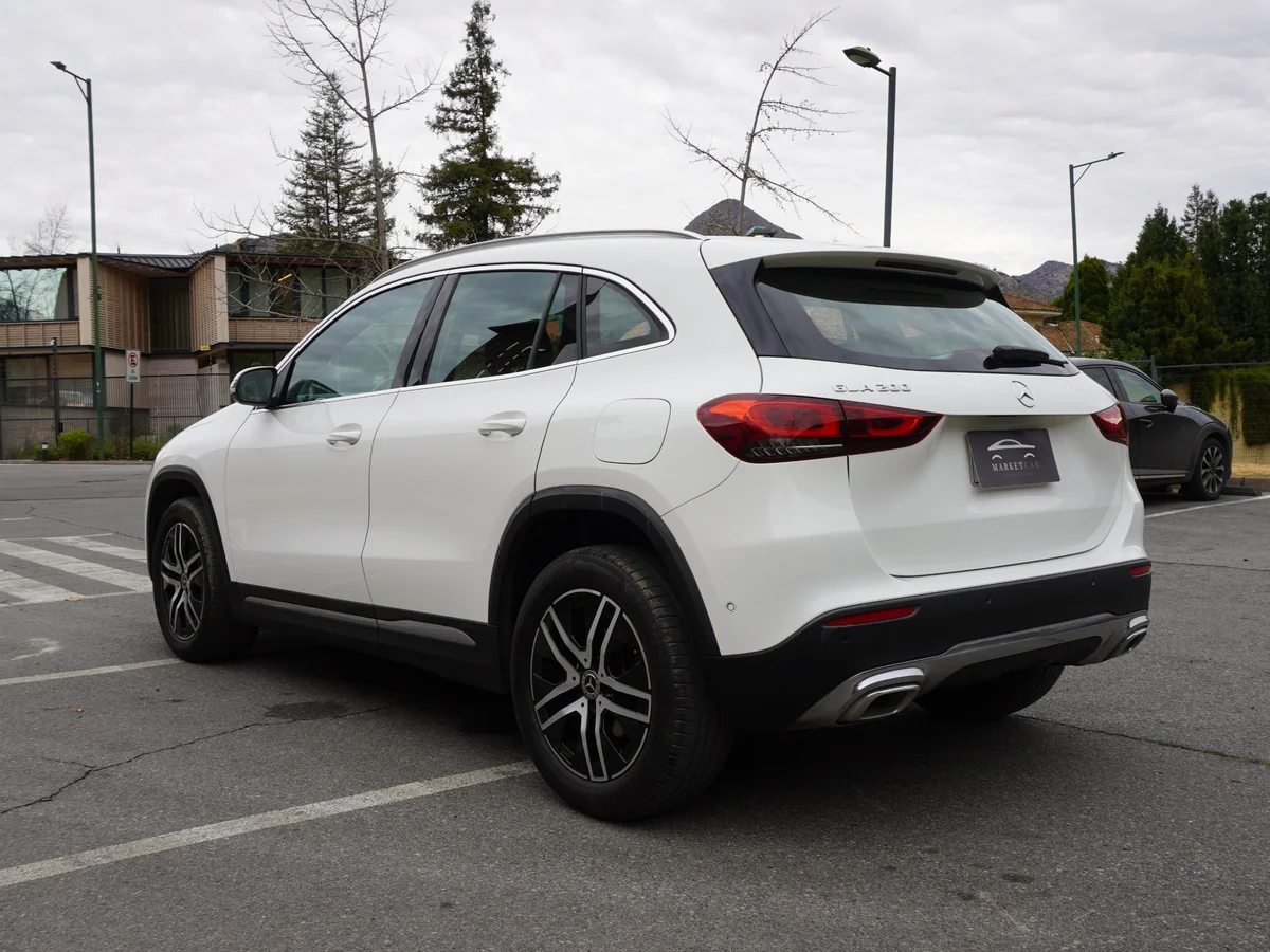 Mercedes Benz GlA 200 año 2022 miniatura 6