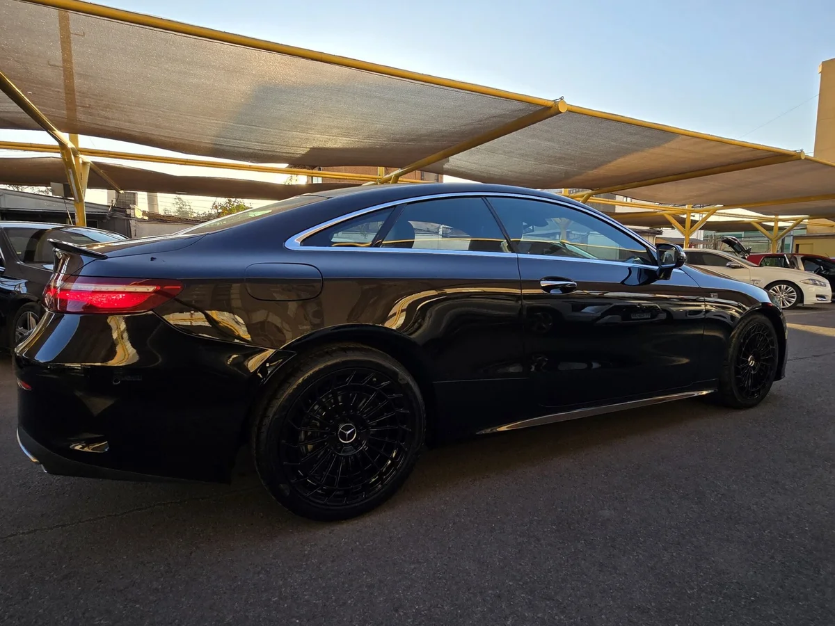 Mercedes-Benz E300 2.0 4X2 Coupe At 2P — foto 4 de 8