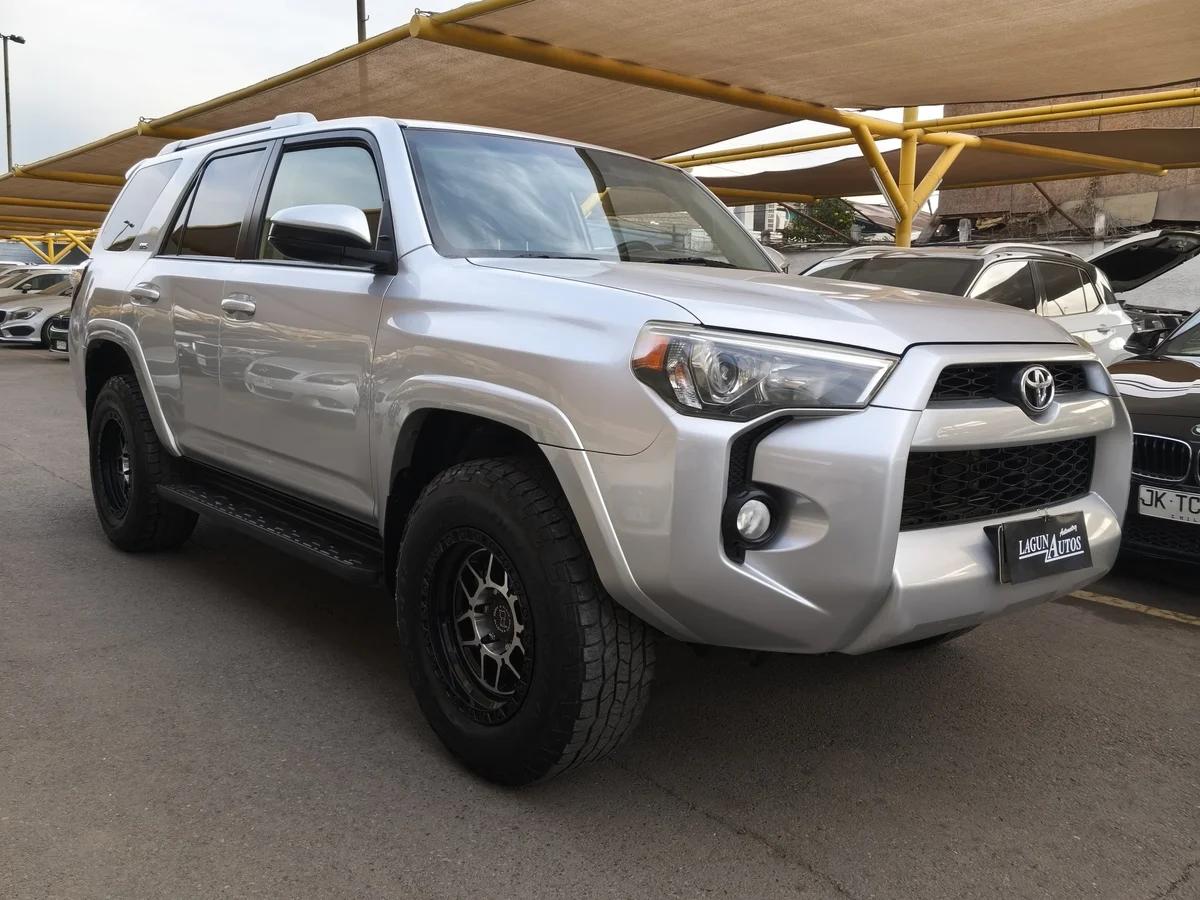 Toyota 4Runner 4X4 4.0 Aut Sr5 Control Volante Euro V At 5P — foto 3 de 12