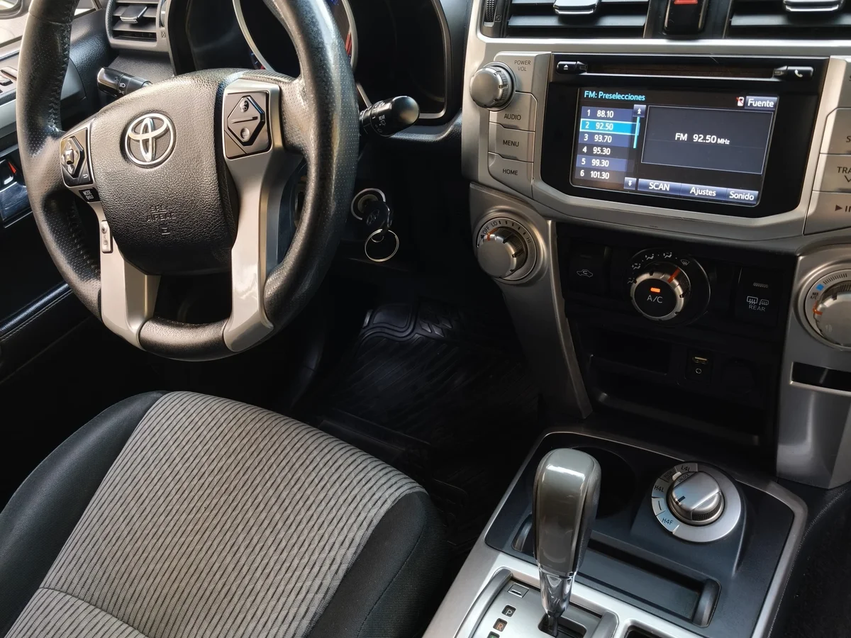Toyota 4Runner 4X4 4.0 Aut Sr5 Control Volante Euro V At 5P — foto 9 de 12