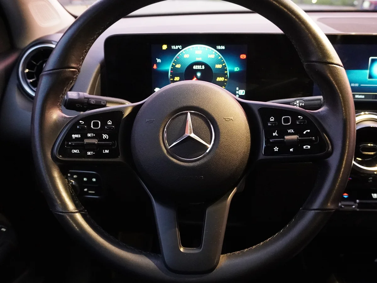 Mercedes Benz GLB 200 7 Pasajeros Año 2022 miniatura 22