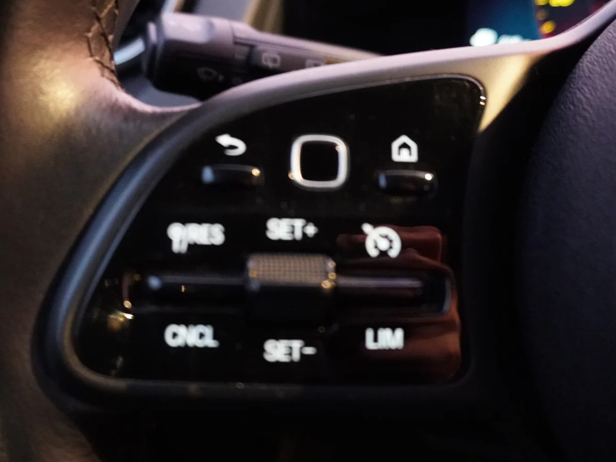 Mercedes Benz GLB 200 7 Pasajeros Año 2022 miniatura 24