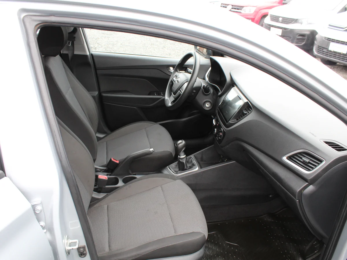 Hyundai Accent Hci — foto 6 de 12