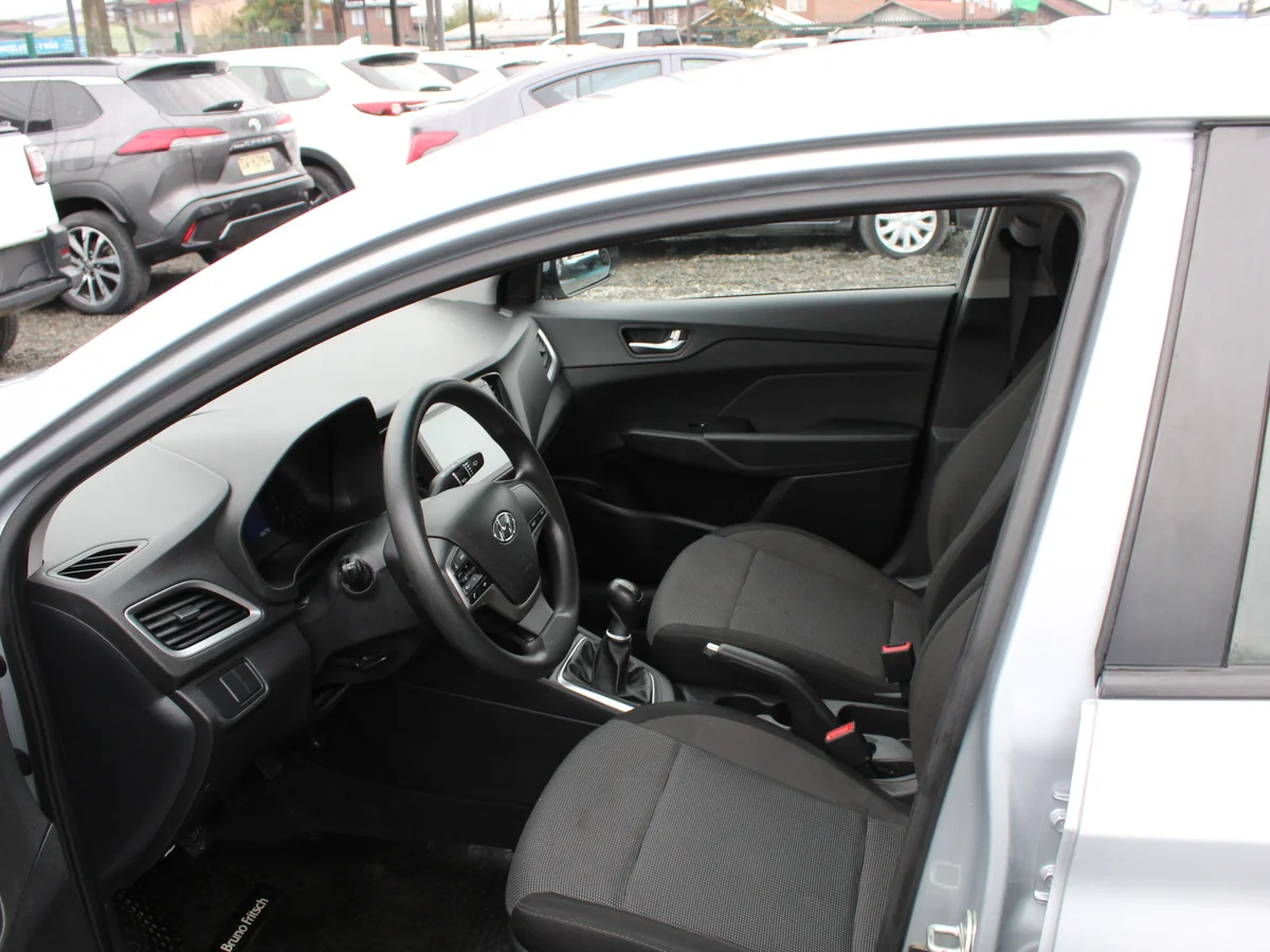 Hyundai Accent Hci — foto 11 de 12