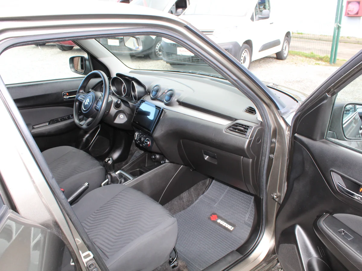 Suzuki Swift — foto 5 de 13