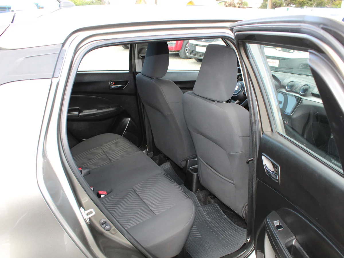 Suzuki Swift — foto 7 de 13
