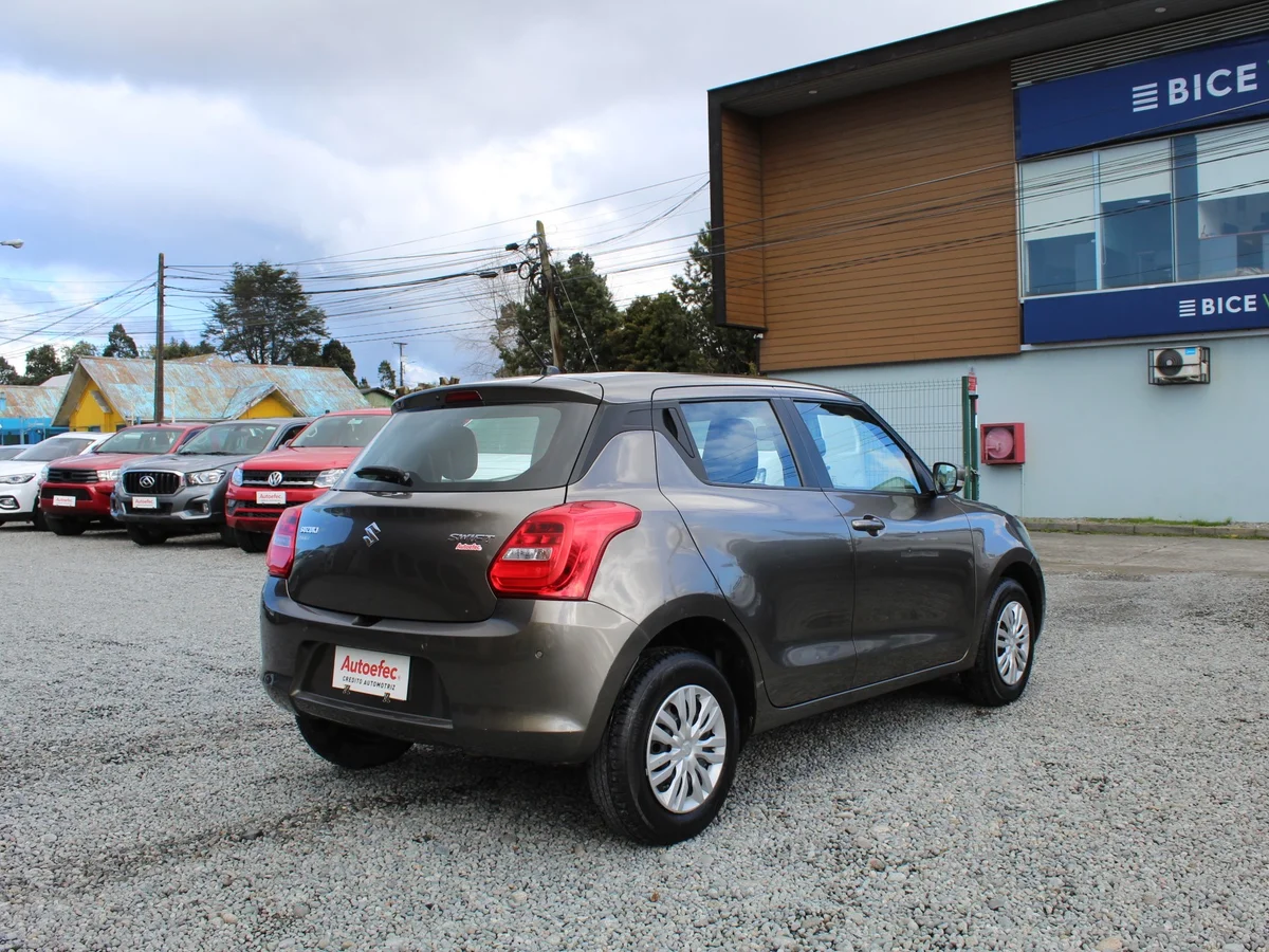 Suzuki Swift — foto 9 de 13