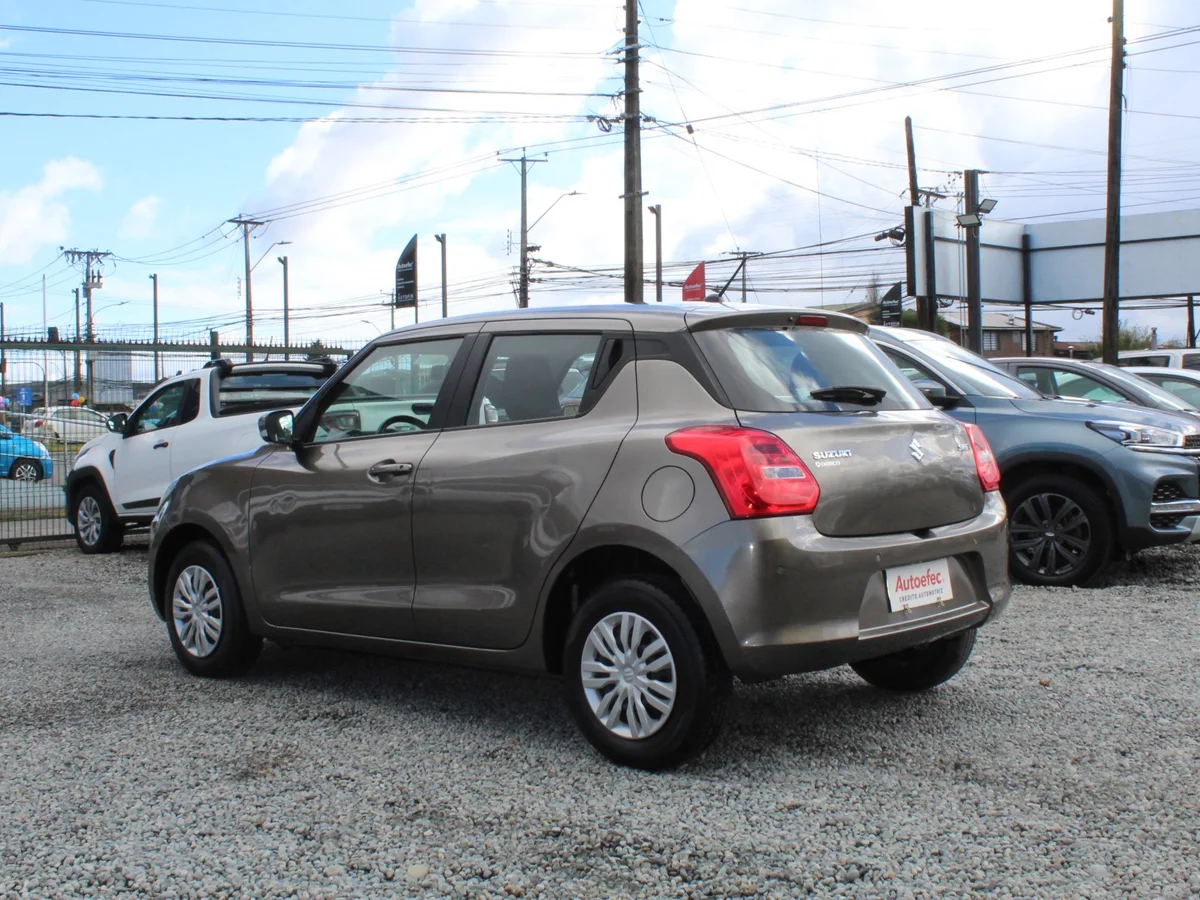 Suzuki Swift — foto 10 de 13
