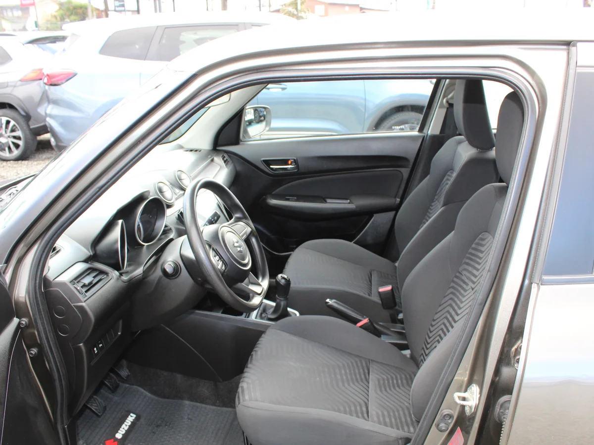 Suzuki Swift — foto 12 de 13