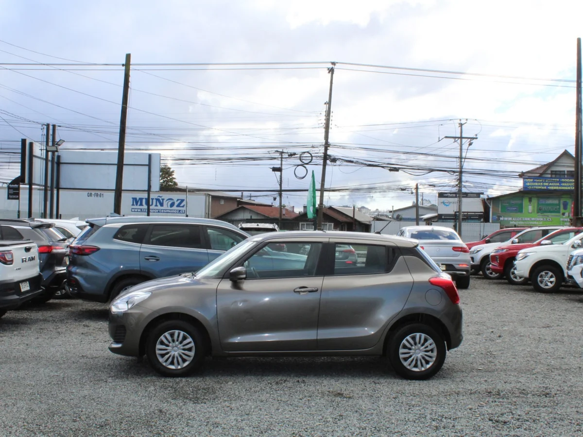 Suzuki Swift — foto 13 de 13