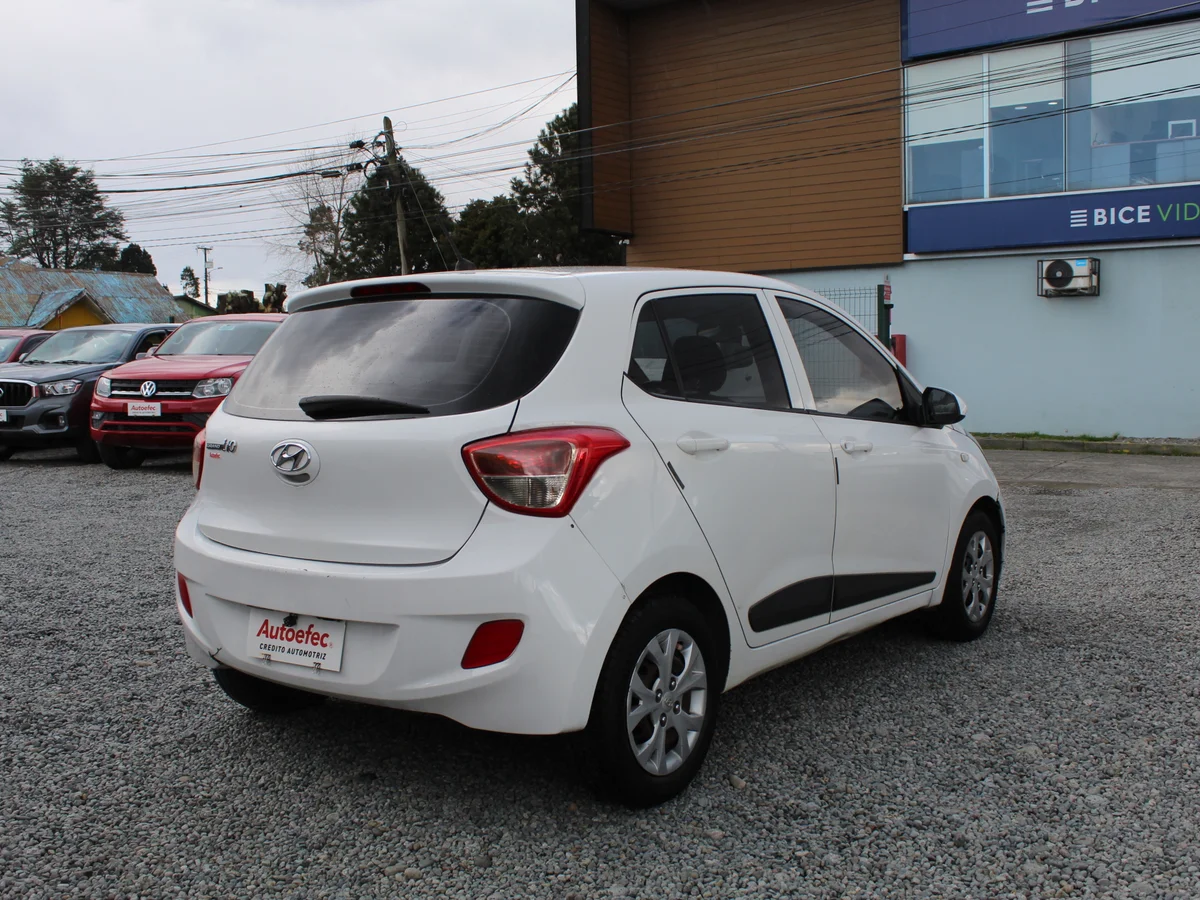 Hyundai I10 — foto 8 de 11