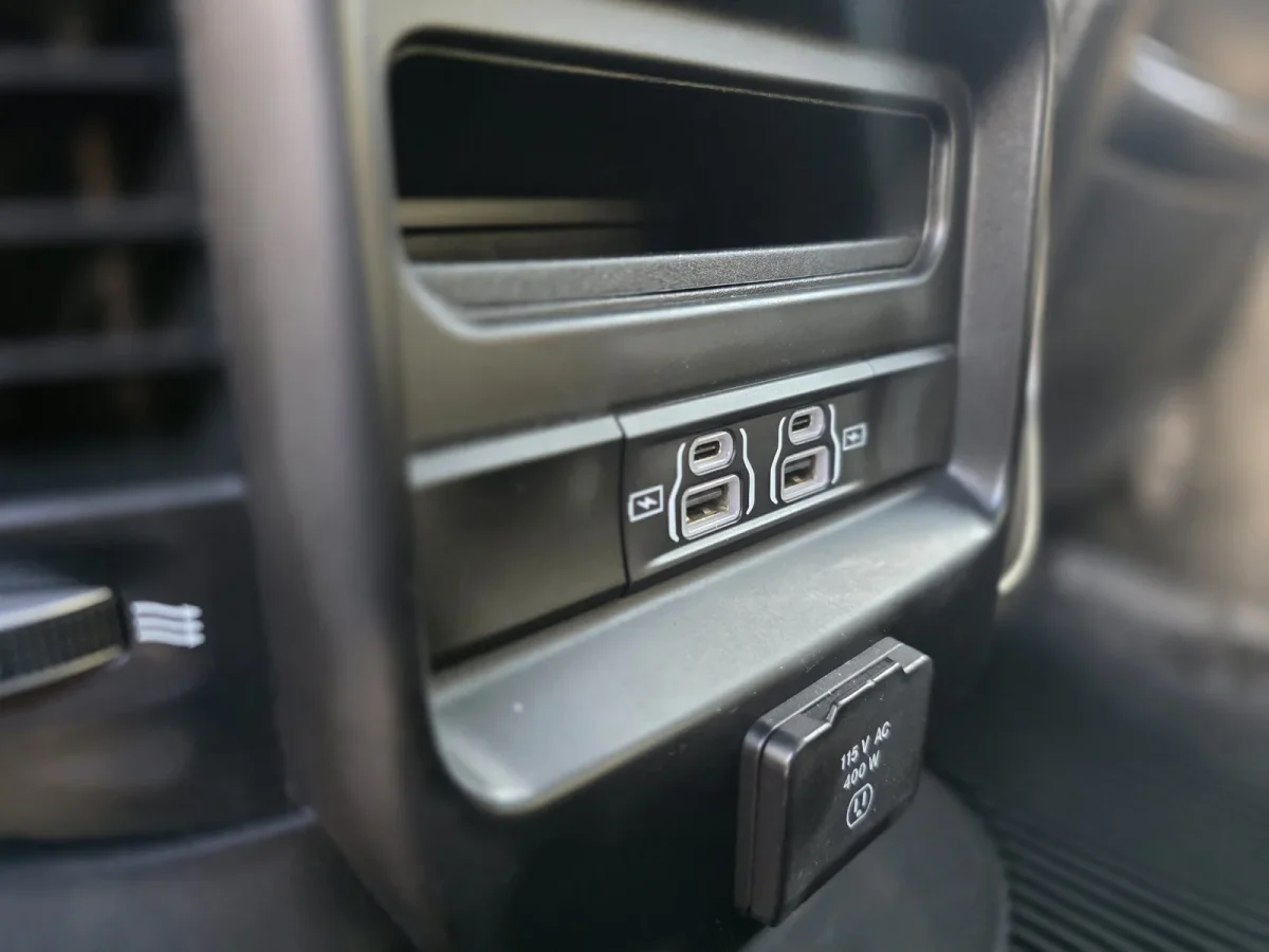 RAM 1500 5.7 Rebel 4X4 At 4P — foto 10 de 12