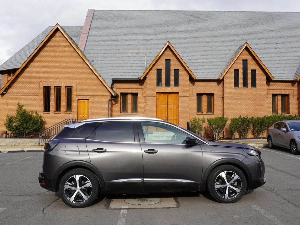 Peugeot 3008 1.6 GT Hibrido año 2023 miniatura 4