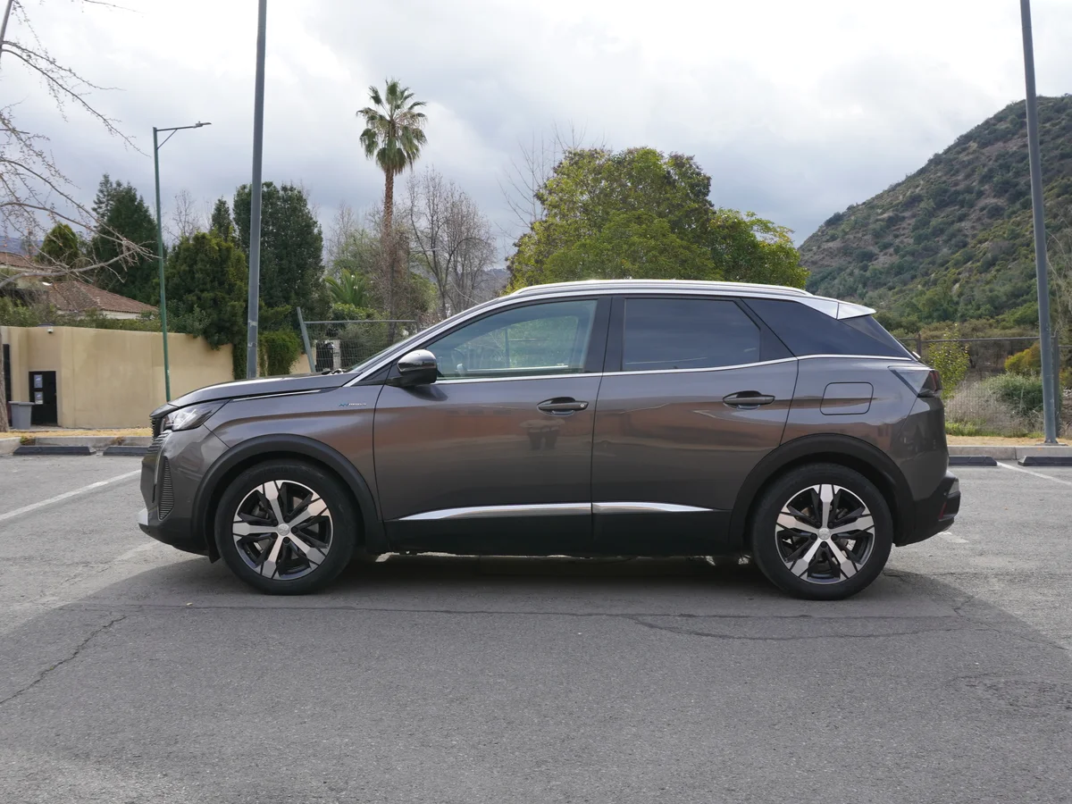 Peugeot 3008 1.6 GT Hibrido año 2023 miniatura 8