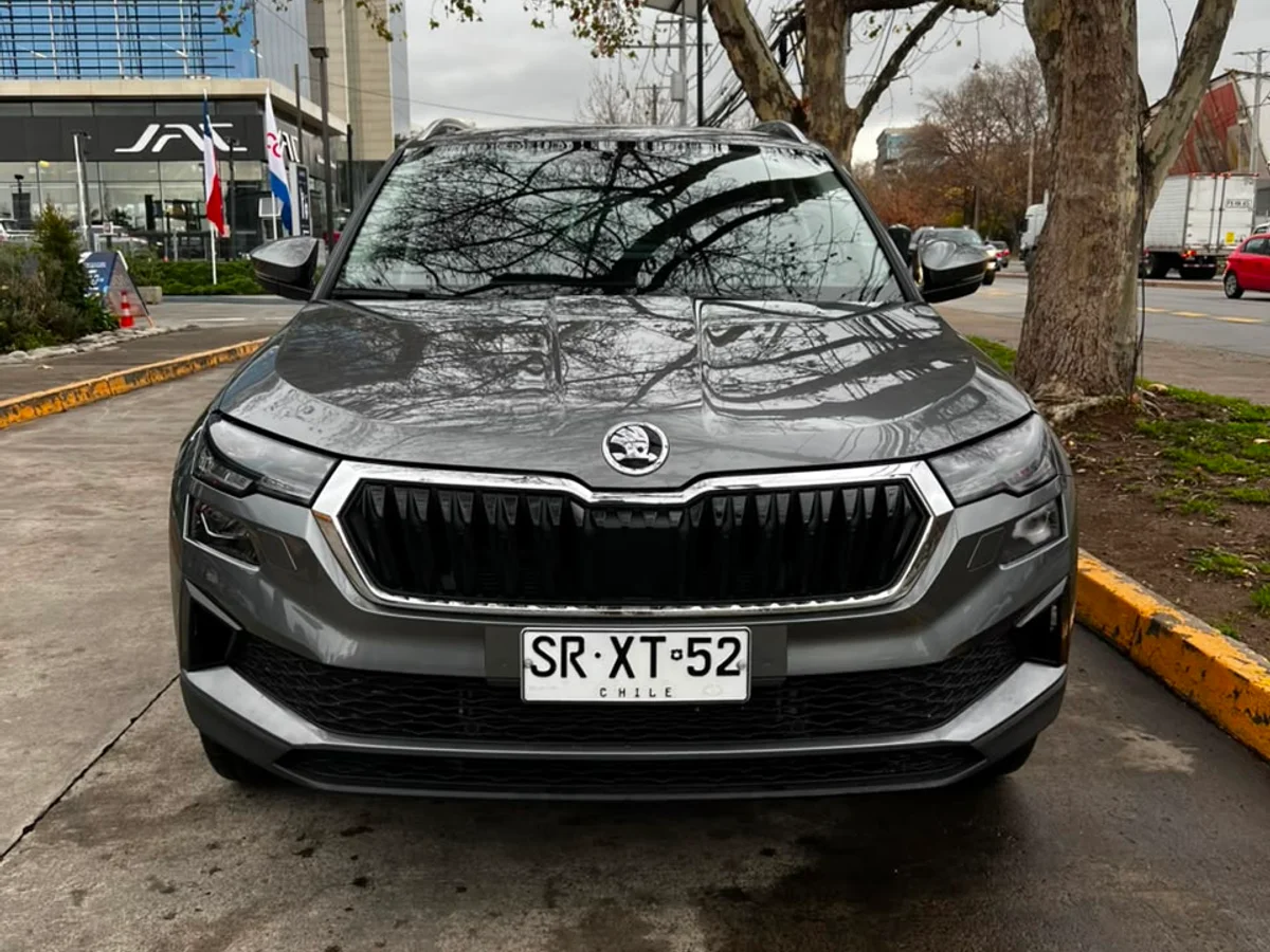 SKODA KAROQ 1.4L AT STYLE 4X2 AÑO 2023 - Miniatura 3