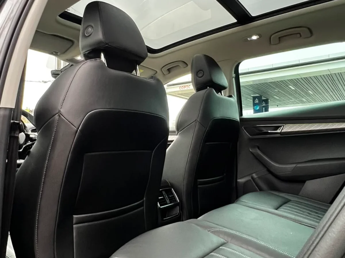 SKODA KAROQ 1.4L AT STYLE 4X2 AÑO 2023 - Miniatura 5