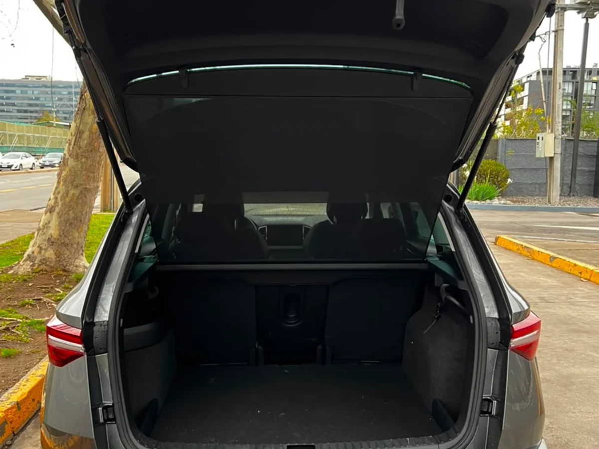SKODA KAROQ 1.4L AT STYLE 4X2 AÑO 2023 - Miniatura 9