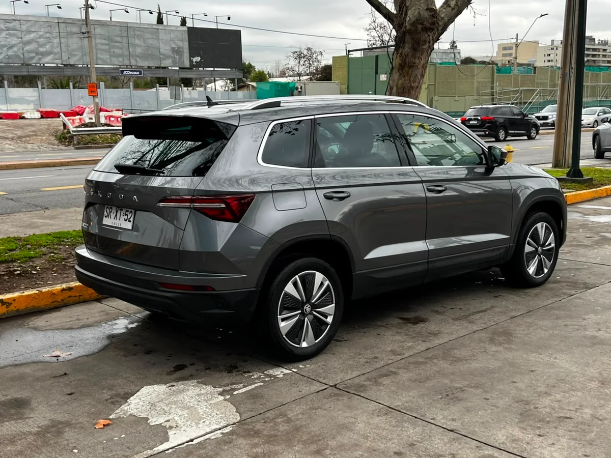 SKODA KAROQ 1.4L AT STYLE 4X2 AÑO 2023 - Miniatura 10