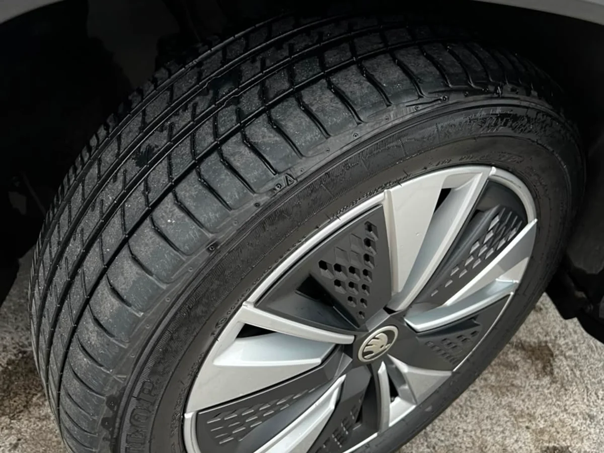 SKODA KAROQ 1.4L AT STYLE 4X2 AÑO 2023 - Miniatura 13
