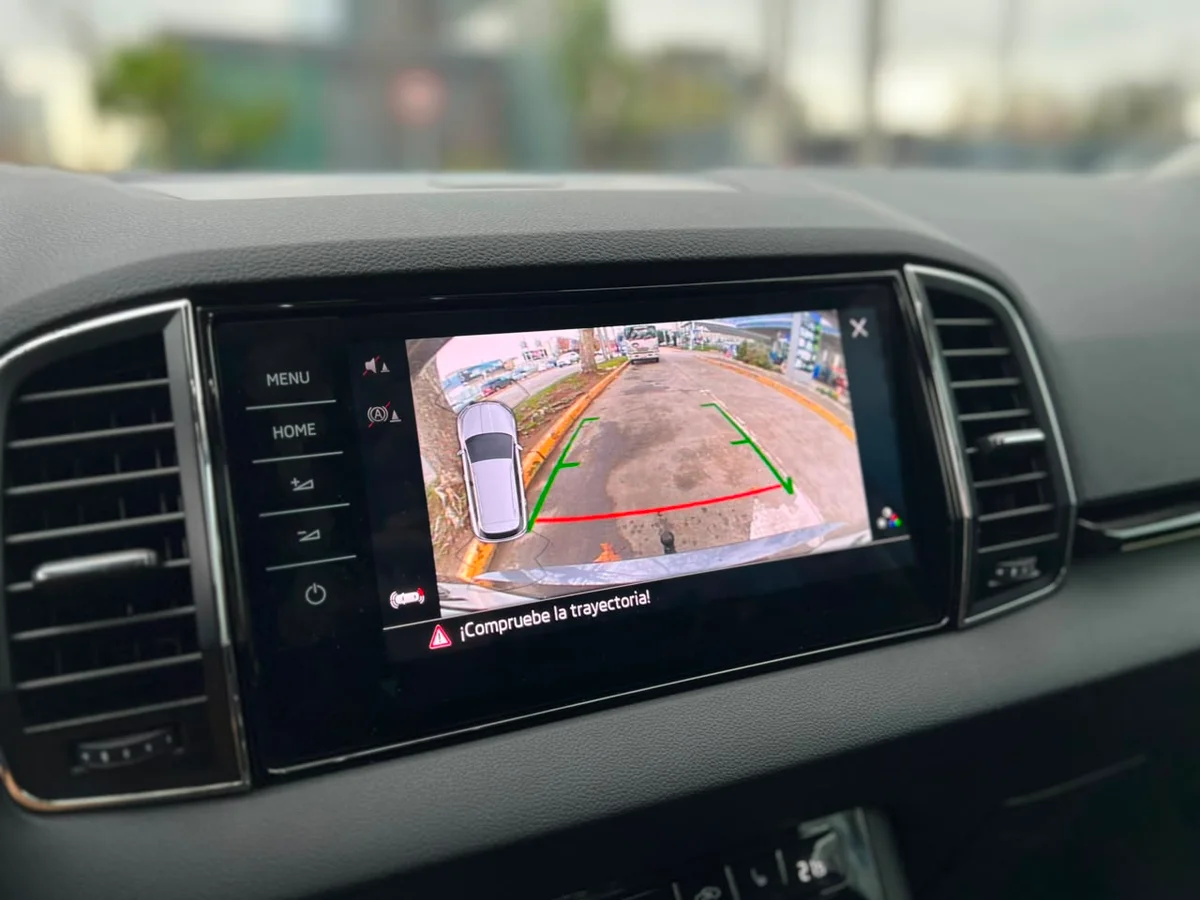 SKODA KAROQ 1.4L AT STYLE 4X2 AÑO 2023 - Miniatura 18