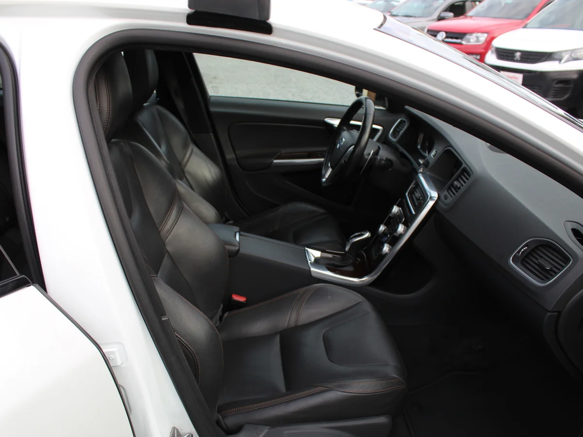 Volvo S60 — foto 6 de 13