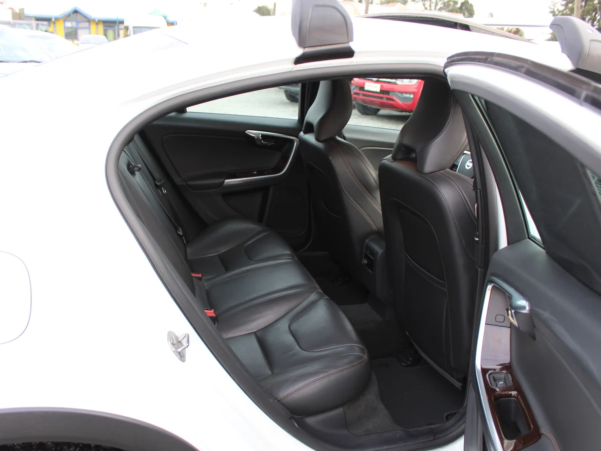 Volvo S60 — foto 7 de 13