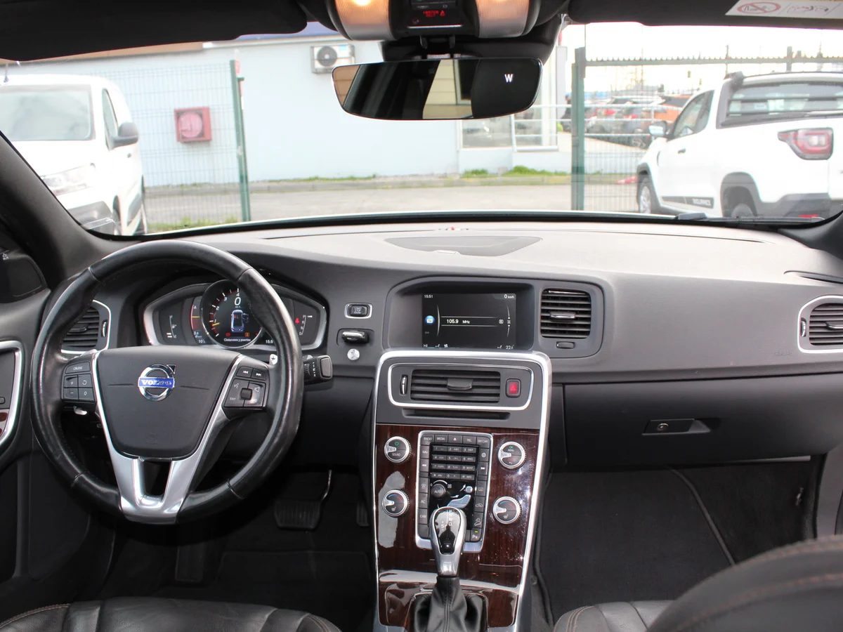 Volvo S60 — foto 8 de 13