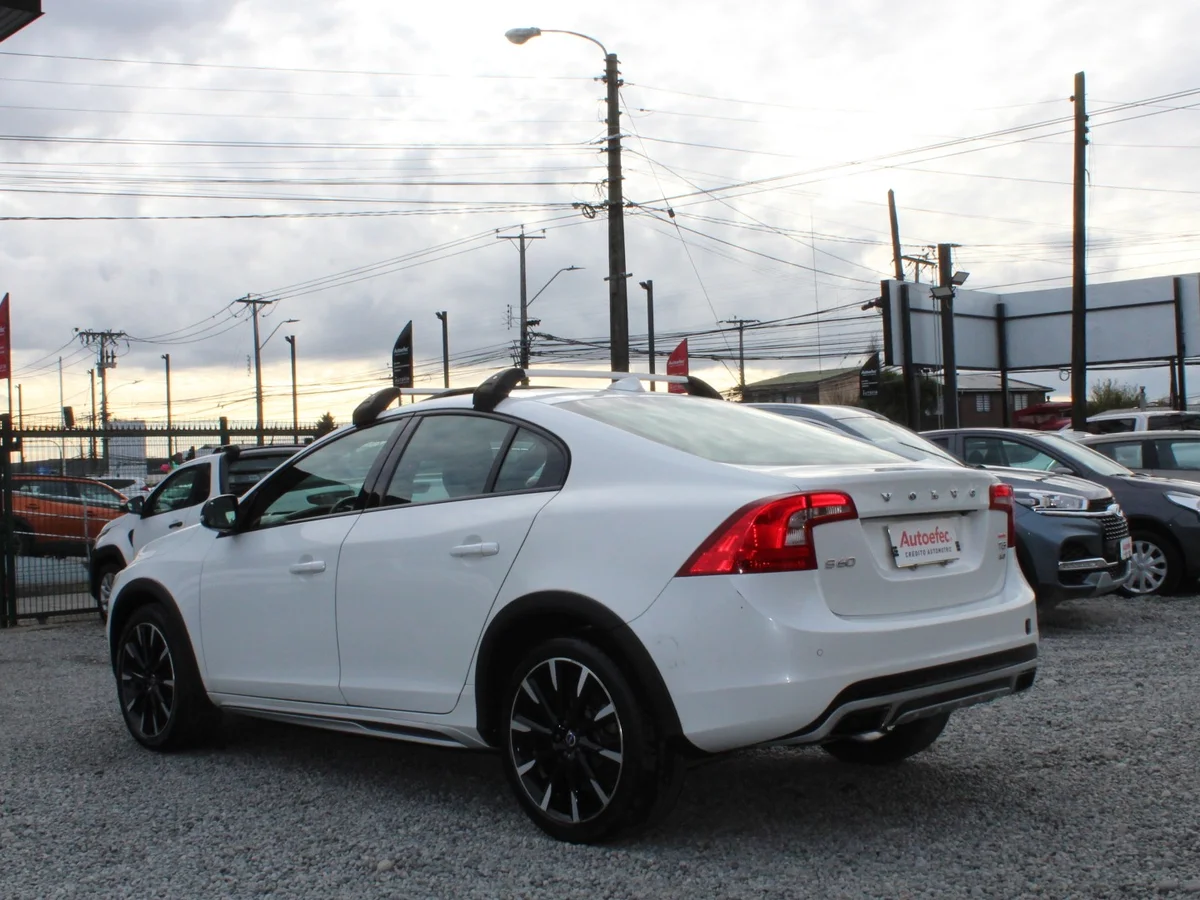 Volvo S60 — foto 10 de 13