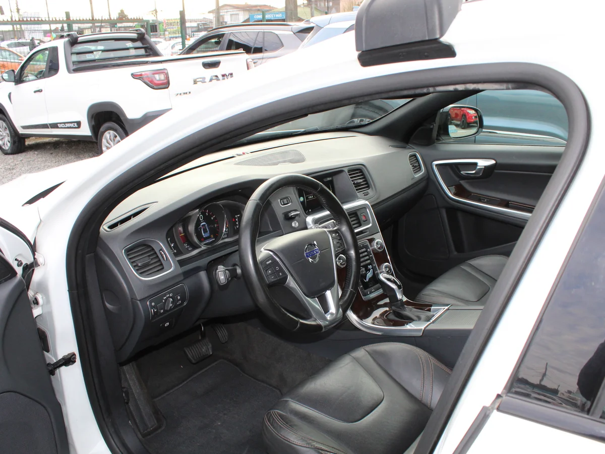 Volvo S60 — foto 11 de 13