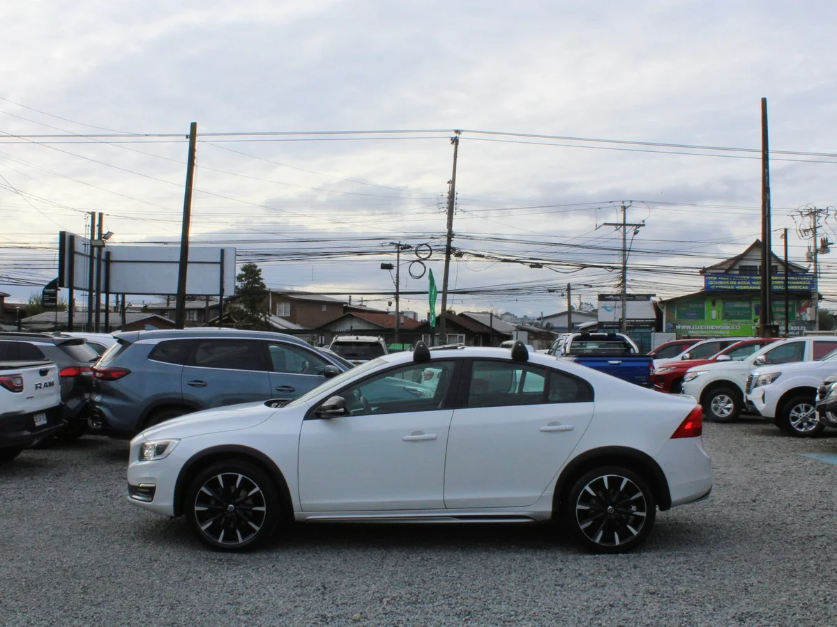 Volvo S60 — foto 13 de 13