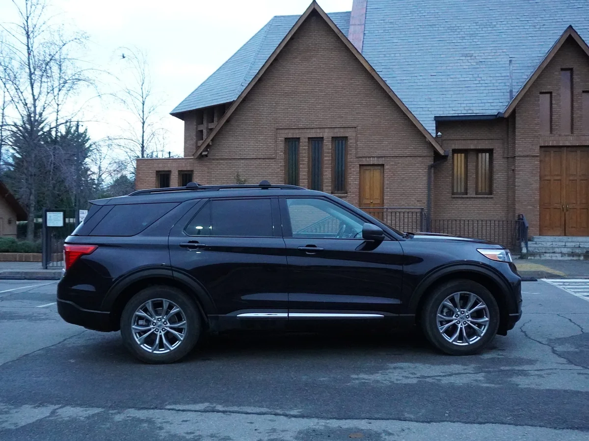 FORD Explorer XLT 4x4 año 2023 miniatura 4