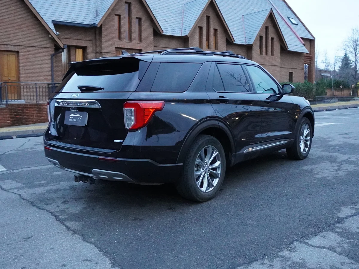 FORD Explorer XLT 4x4 año 2023 miniatura 5