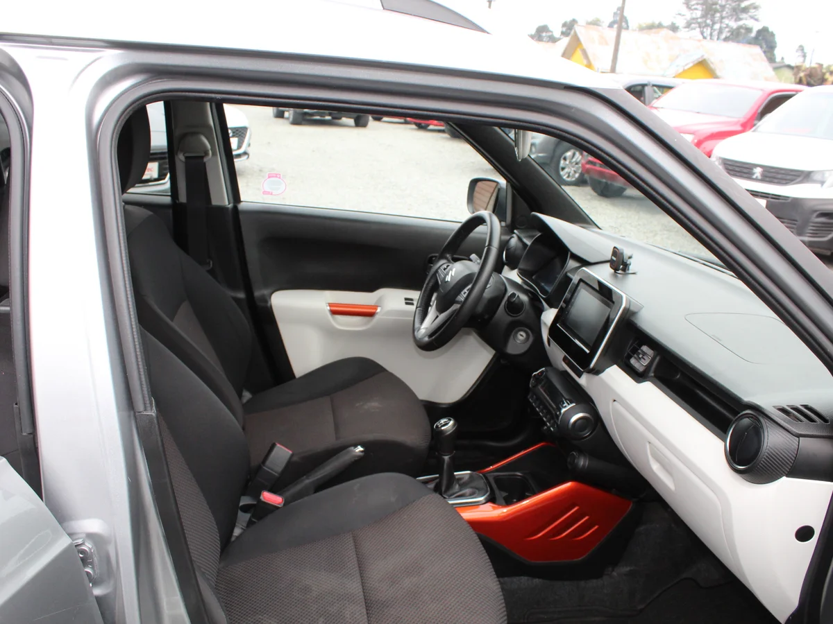 Suzuki Ignis Glx1.2 Hb — foto 6 de 13