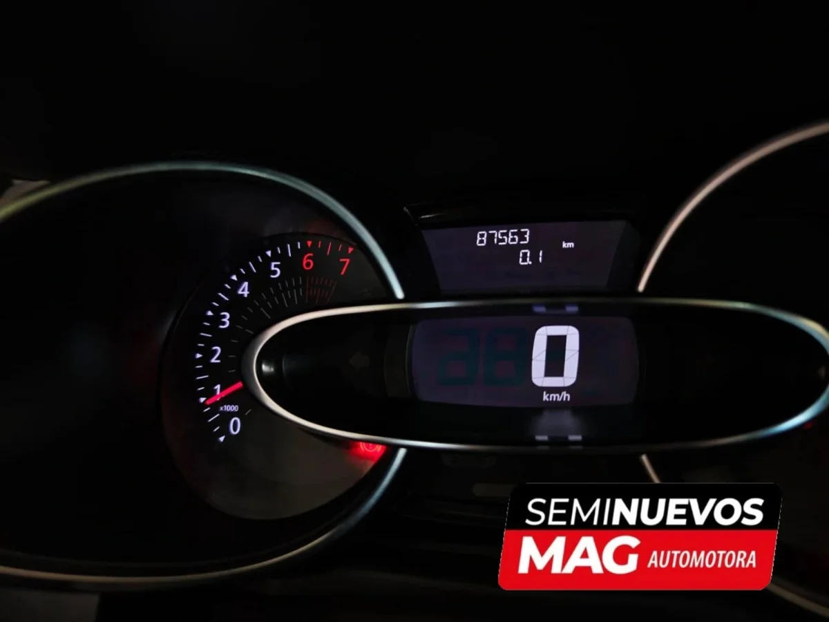 RENAULT CLIO DYNAMIQUE 900 CC 2018 - Miniatura 8