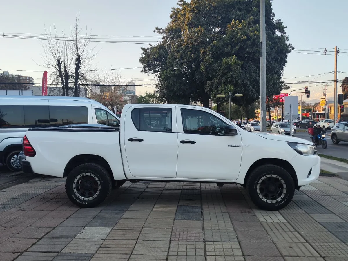 TOYOTA HILUX DX 2.4 2017
