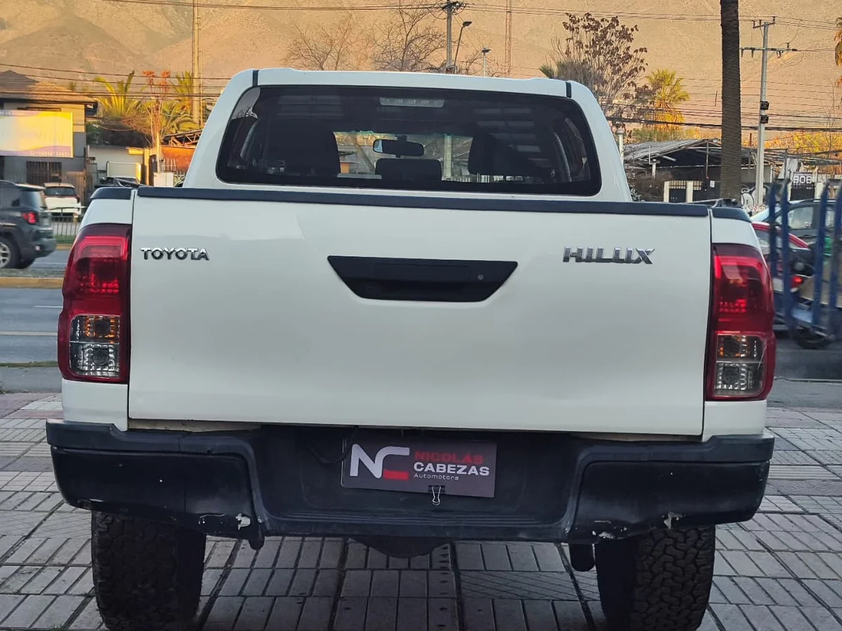 TOYOTA HILUX DX 2.4 2017