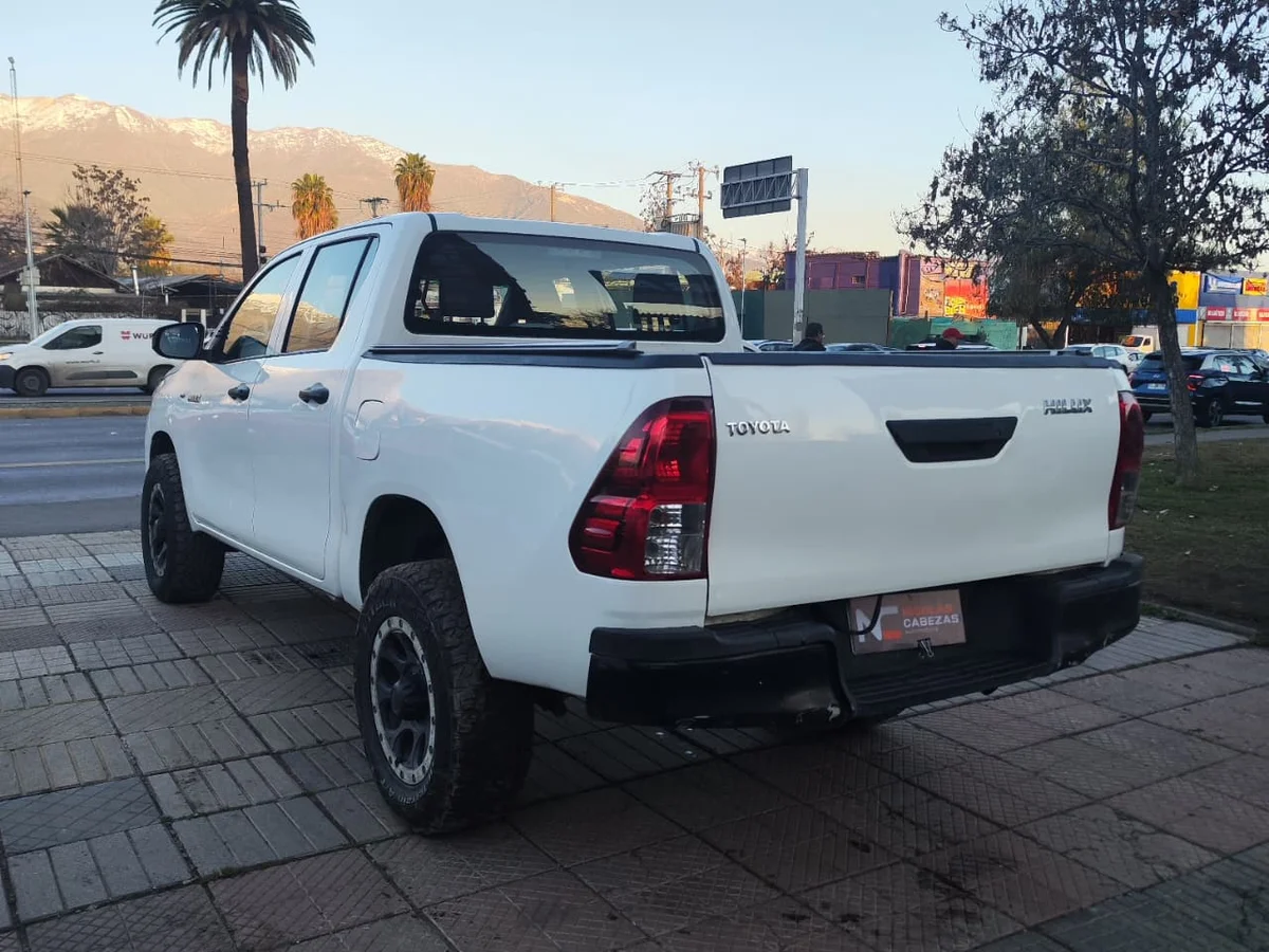 TOYOTA HILUX DX 2.4 2017 - Miniatura 7