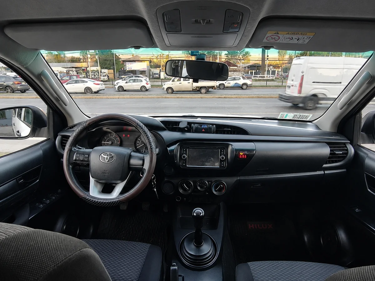 TOYOTA HILUX DX 2.4 2017 - Miniatura 9