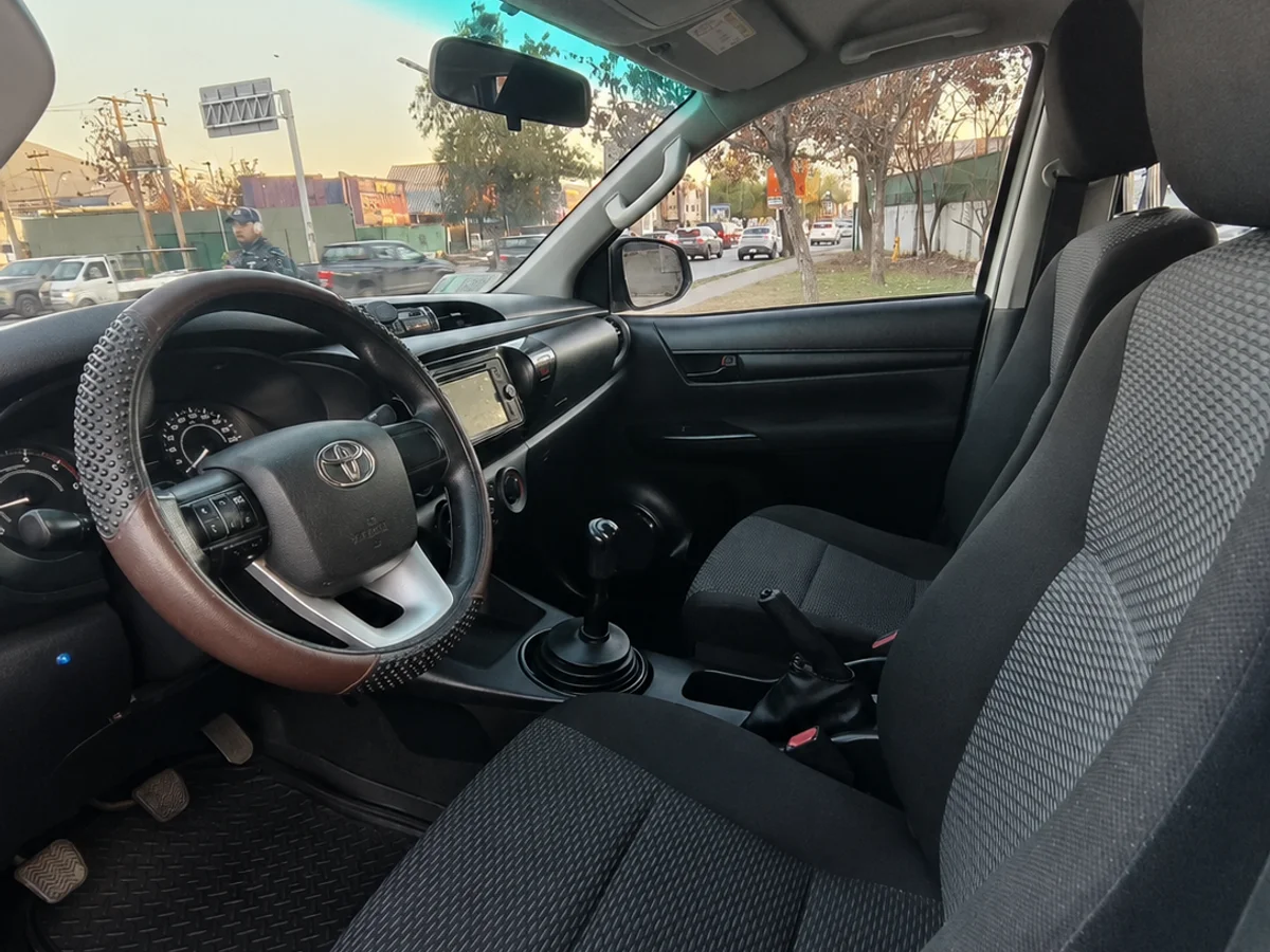 TOYOTA HILUX DX 2.4 2017 - Miniatura 10