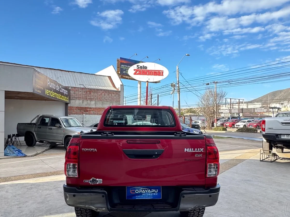TOYOTA Hilux 2.4 2022 - Miniatura 3