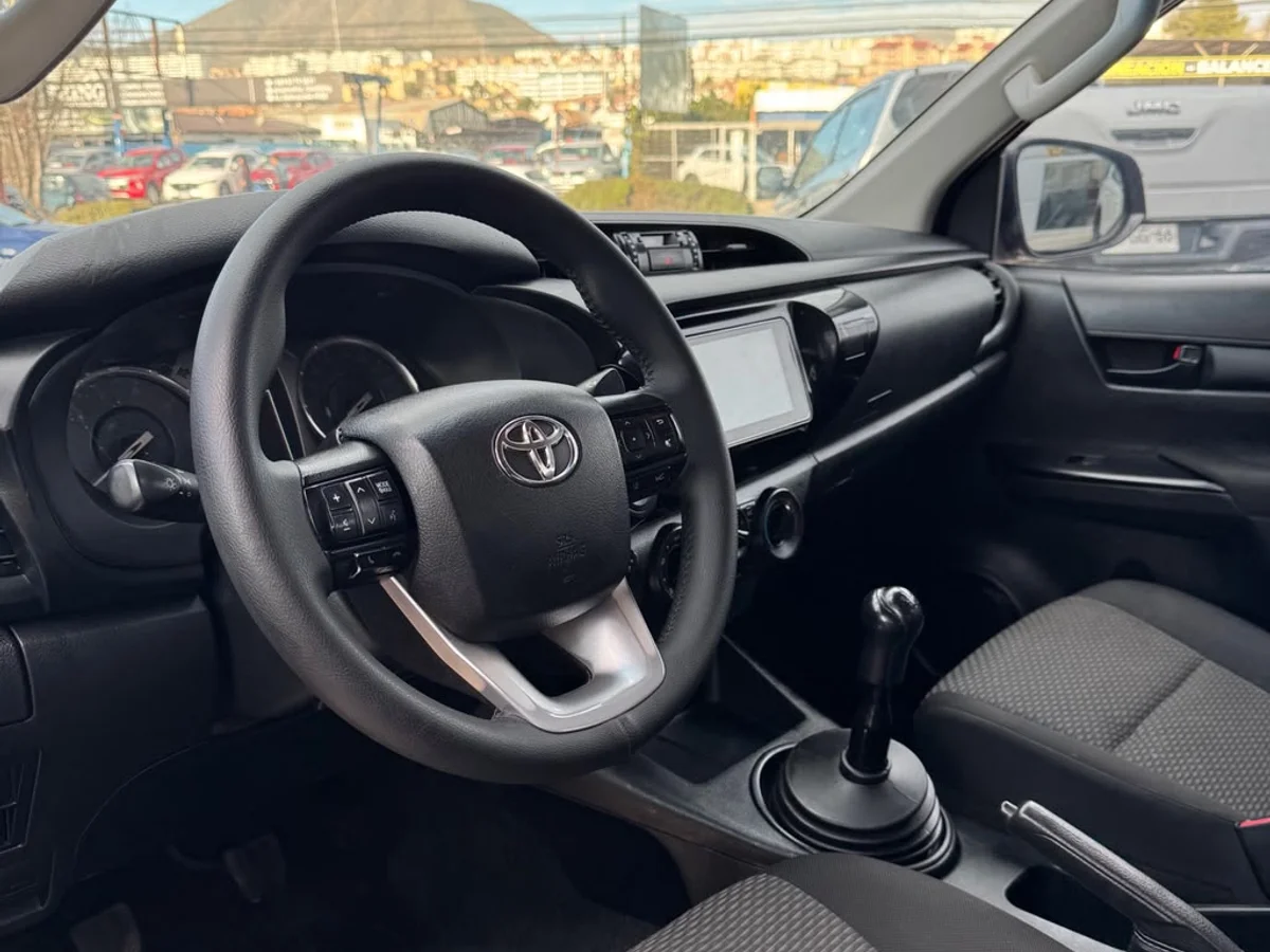 TOYOTA Hilux 2.4 2022 - Miniatura 6