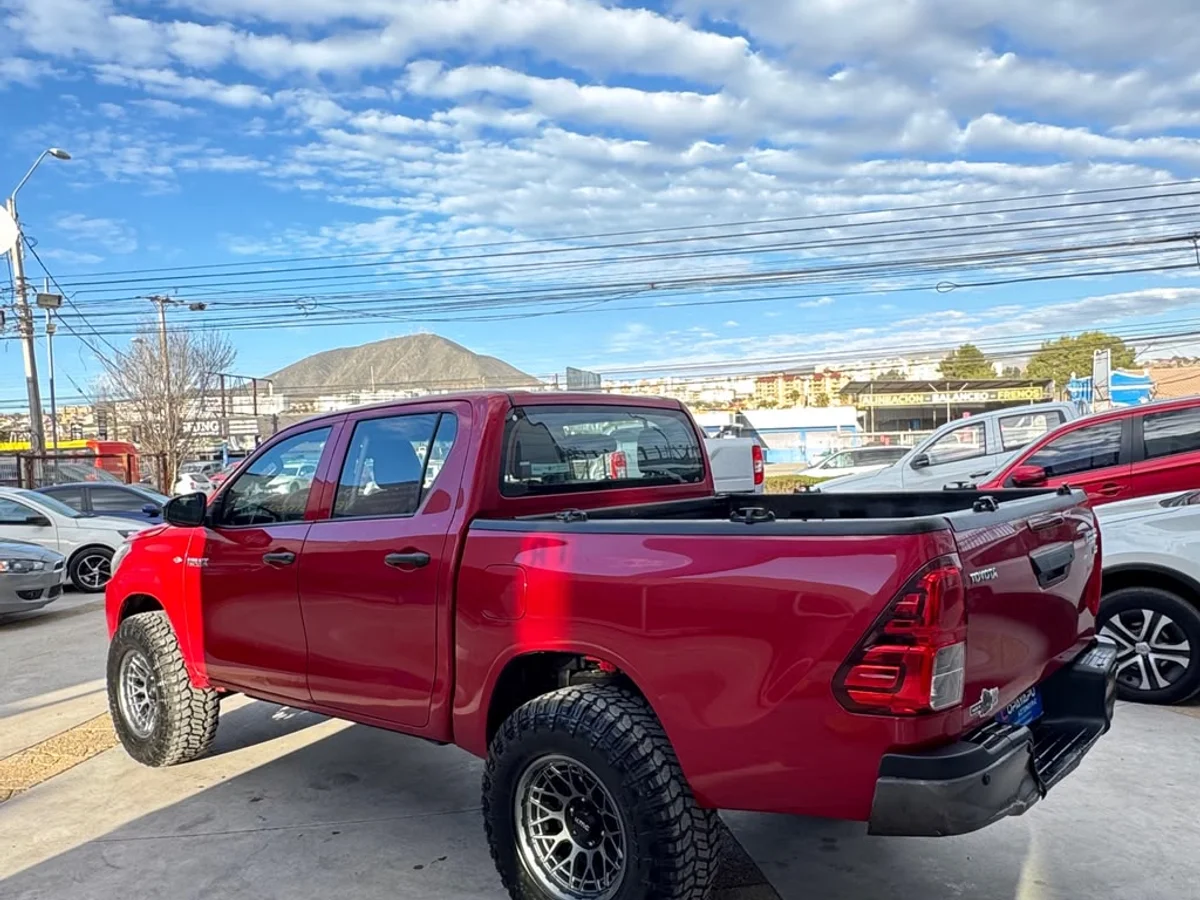 TOYOTA Hilux 2.4 2022 - Miniatura 8