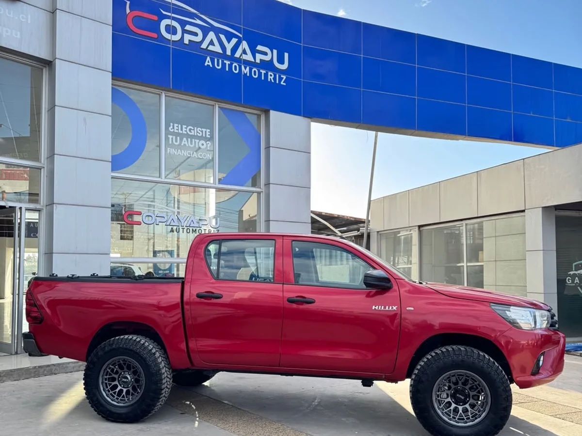 TOYOTA Hilux 2.4 2022 - Miniatura 10