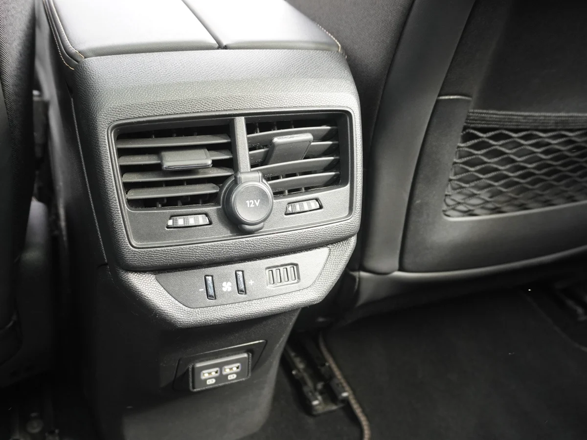 Peugeot 5008 Blue HDI 130 1.5 Año 2023 miniatura 31